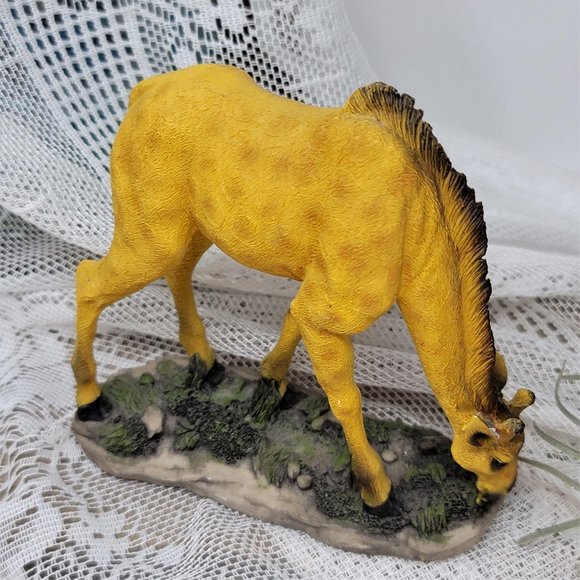 Vintage Giraffe Figurine Grazing in the Wild - Picture 8 of 10